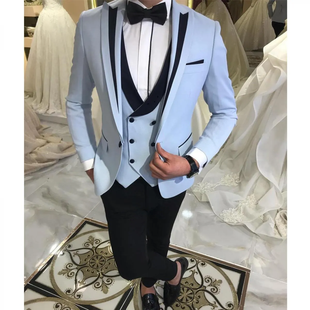 Abiti da uomo bianchi slim fit per lo sposo gilet doppiopetto in 3 pezzi giacca moda maschile con pantaloni neri smoking da spos