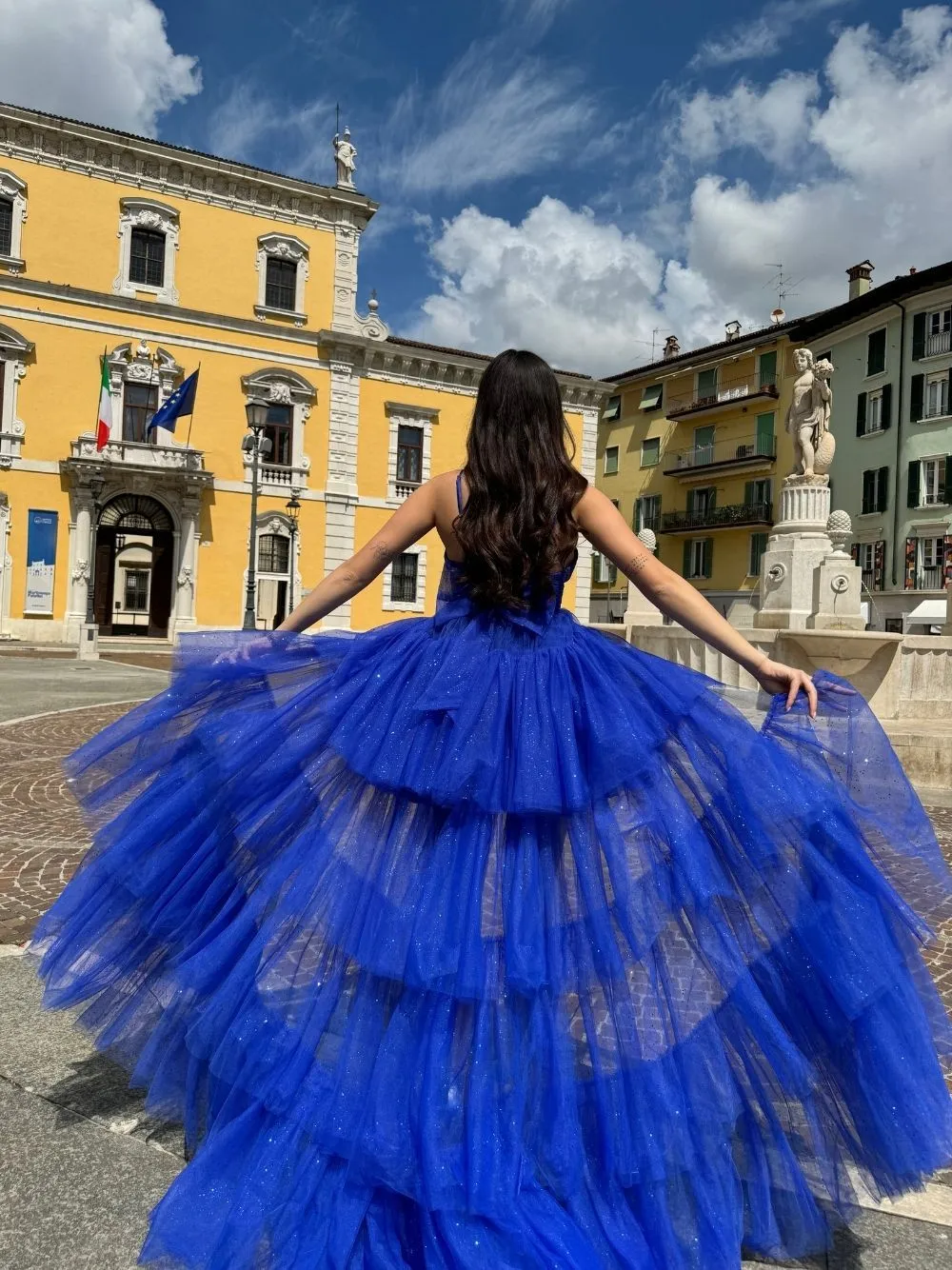 Abito cerimonia corto tulle brilli super coda
