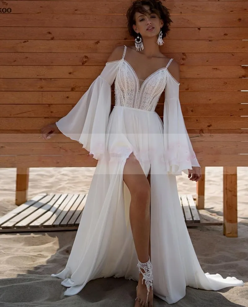 Abito da sposa a maniche lunghe bianco con spacco laterale e maniche lunghe