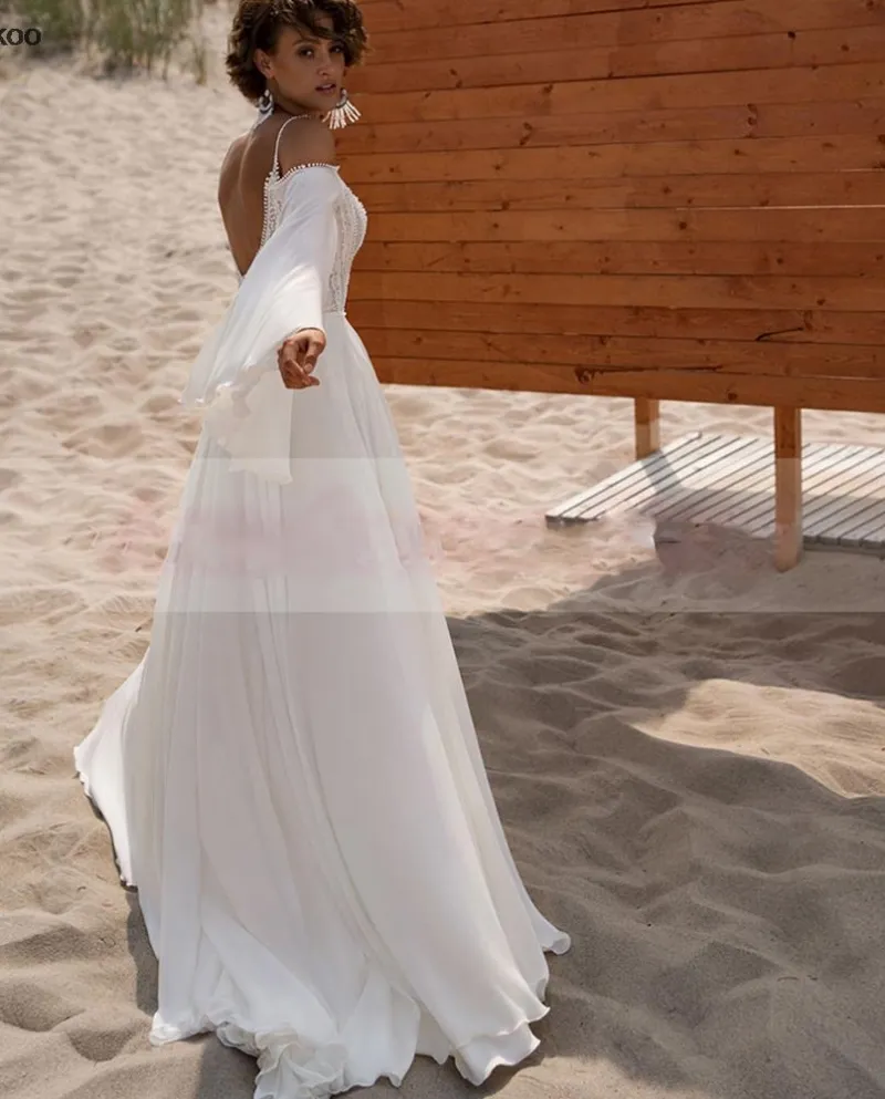 Abito da sposa a maniche lunghe bianco con spacco laterale e maniche lunghe
