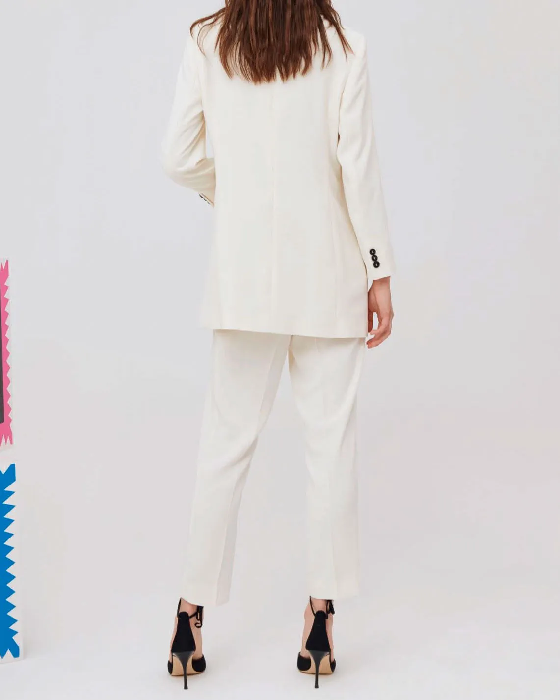 Blazer lungo bianco in crêpe envers satin recycled con scollo a V e chiusura a un bottone Marella ART. 365