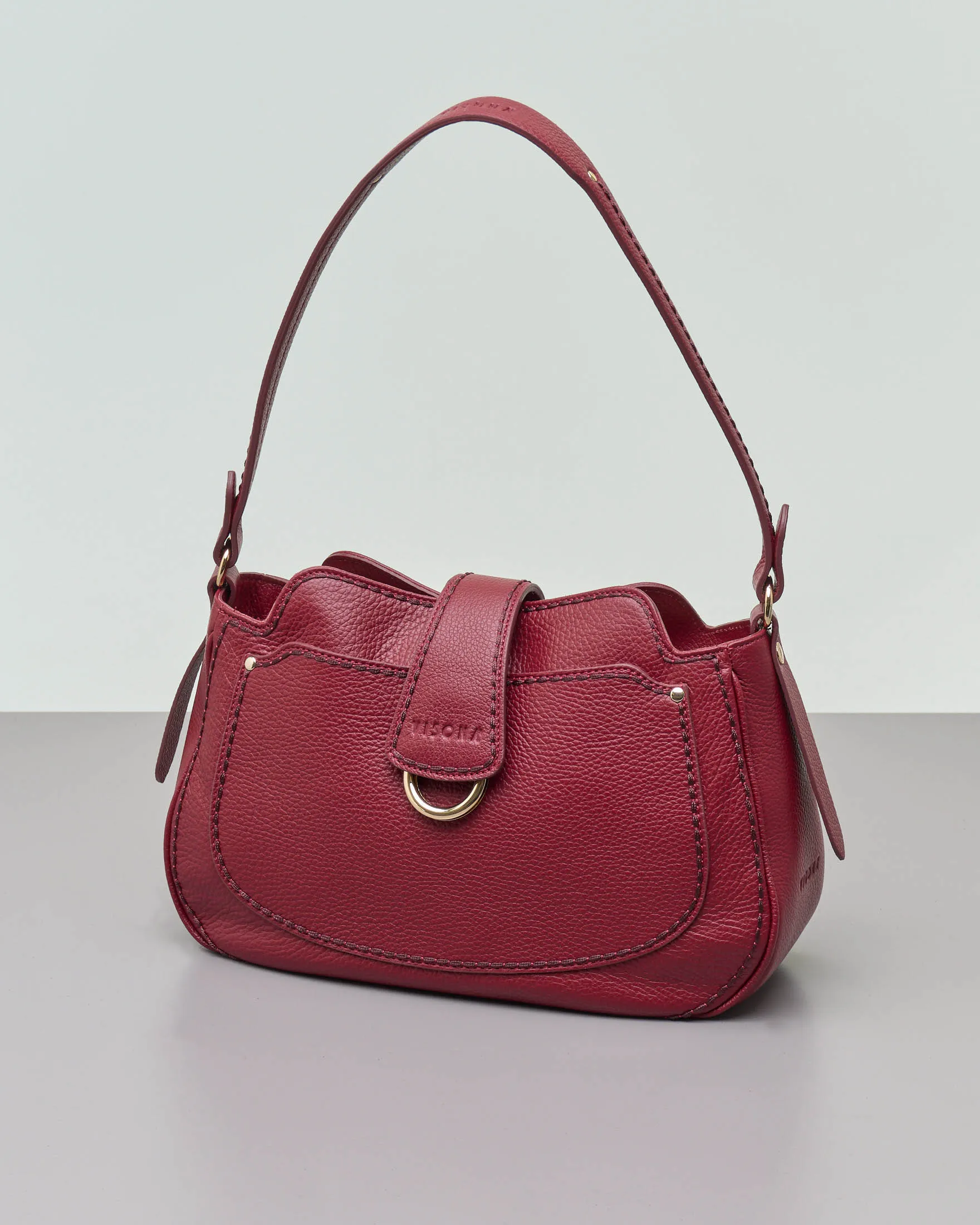 Borsa a spalla color vino in pelle martellata con impunture a contrasto con borsa esterna e doppia tracolla