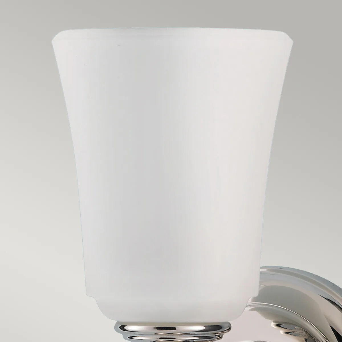 Feiss  Lampada da parete in acciaio con diffusore in vetro a 1 luce a LED G9 Huguenot Lake - 3W