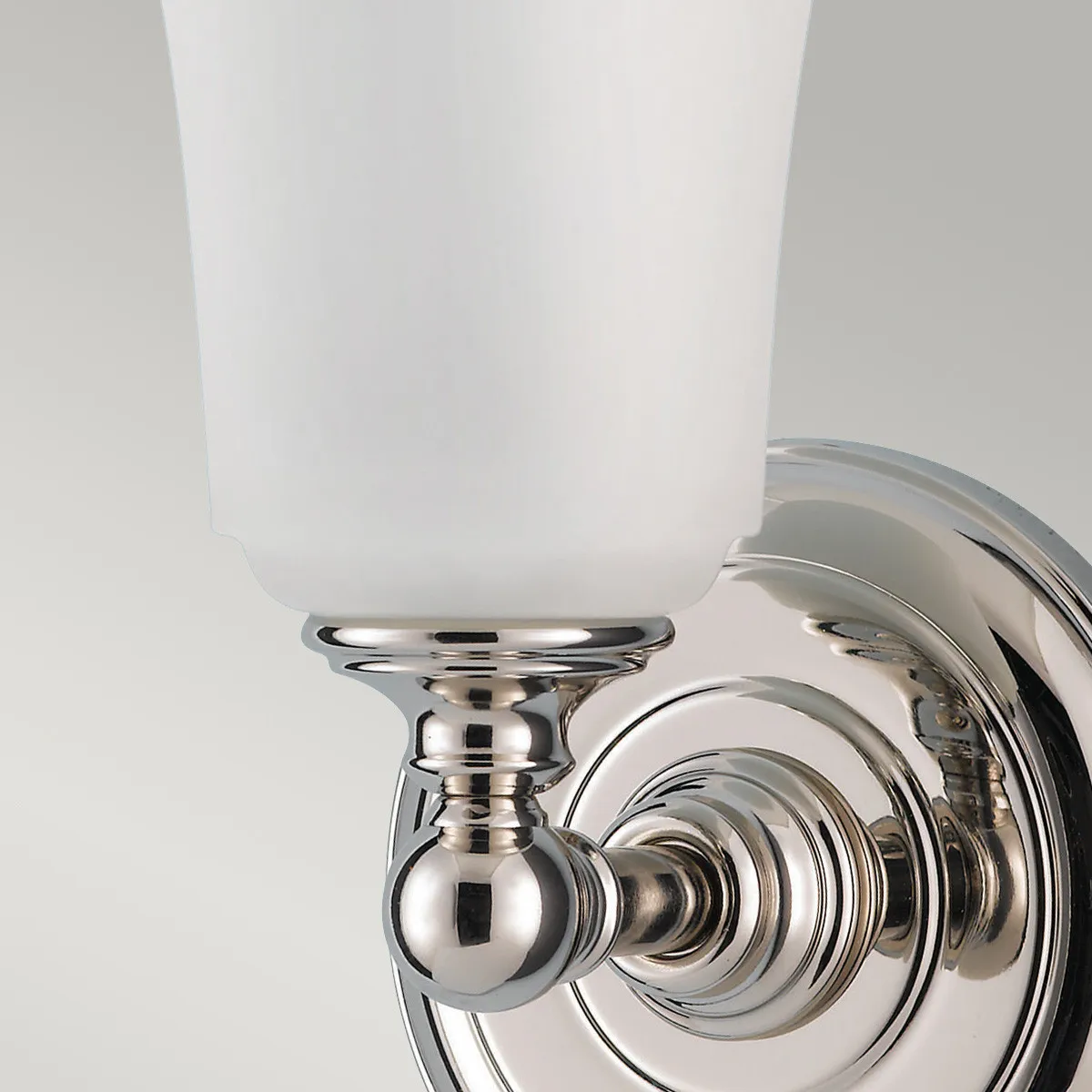 Feiss  Lampada da parete in acciaio con diffusore in vetro a 1 luce a LED G9 Huguenot Lake - 3W