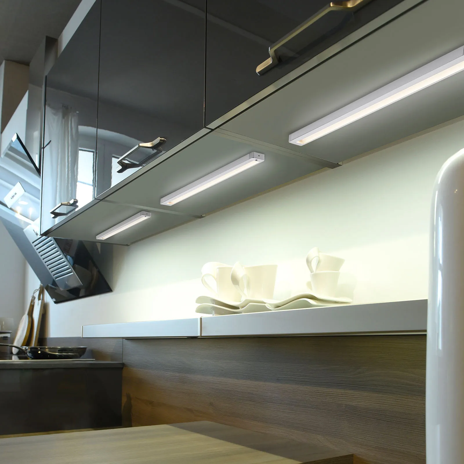 Lampada LED da mobili Helena 59,5x4cm 3.000K