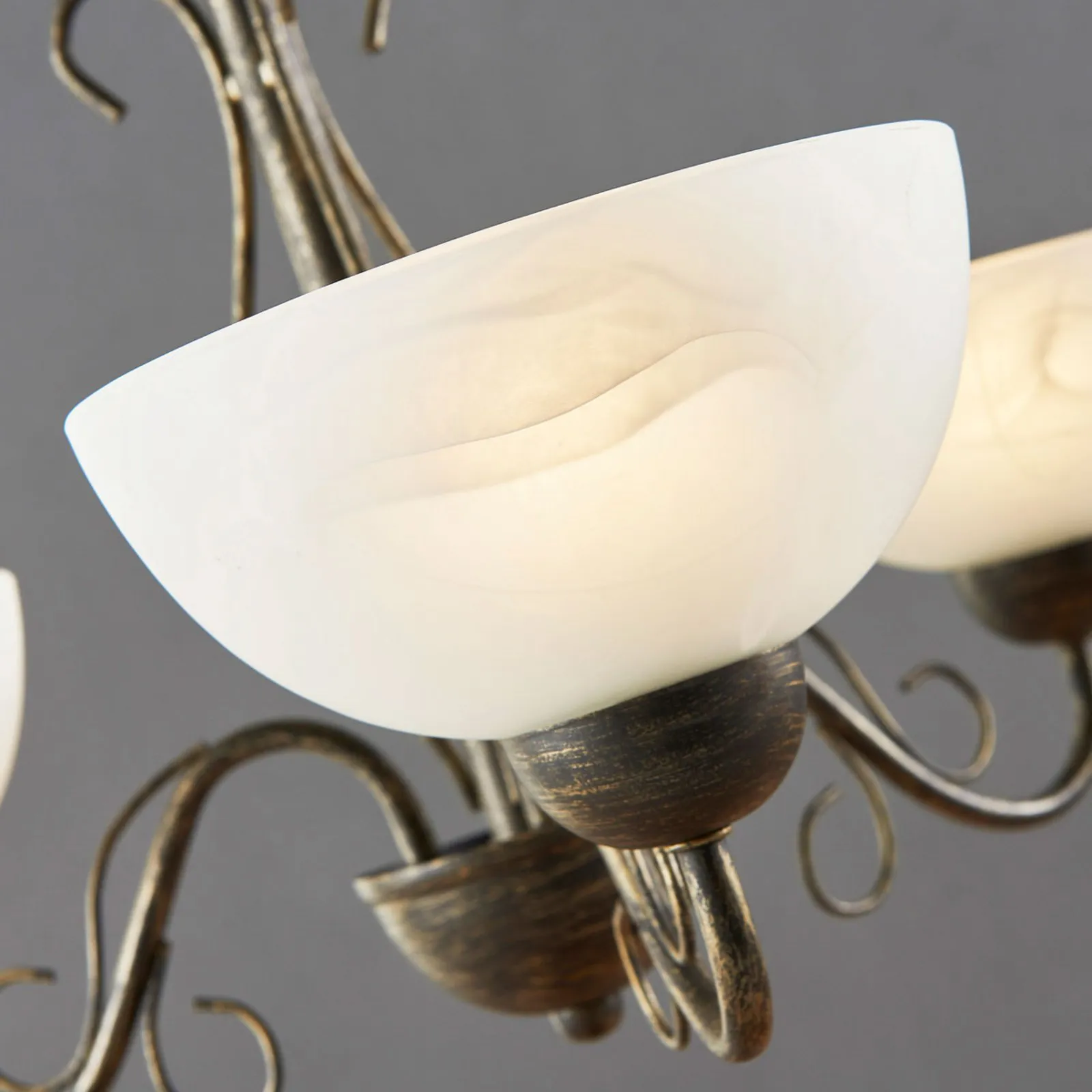 Lindby lampada a sospensione Mohija, a 3 luci, Ø 60 cm, vetro, E27