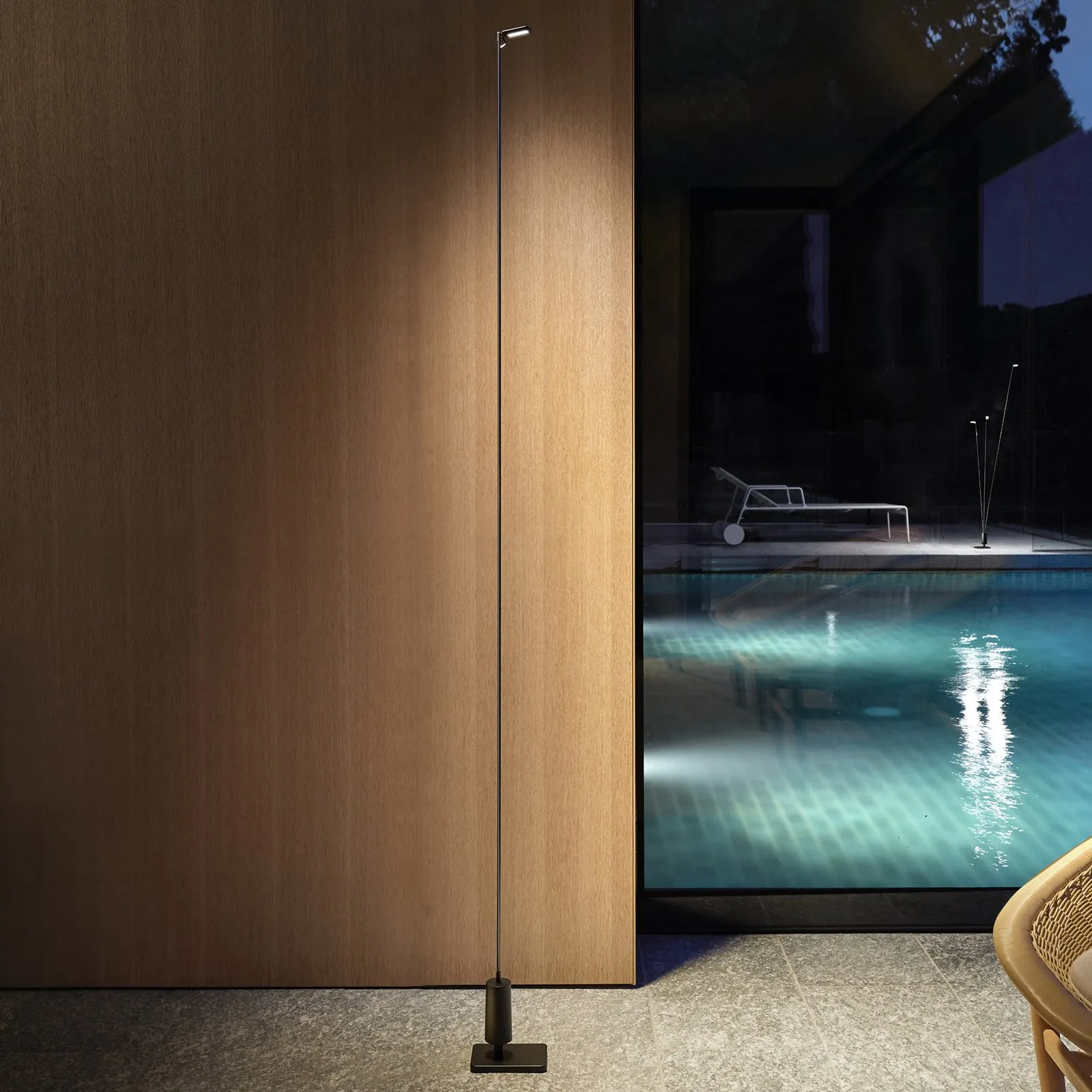 Luceplan Flia lampione a 1 anta, on/off, altezza 180 cm