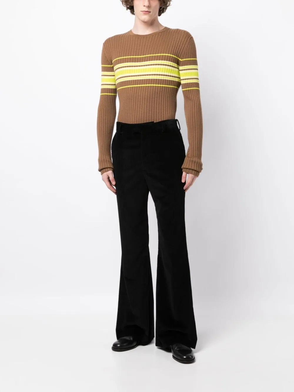 maglione a coste marrone e giallo
