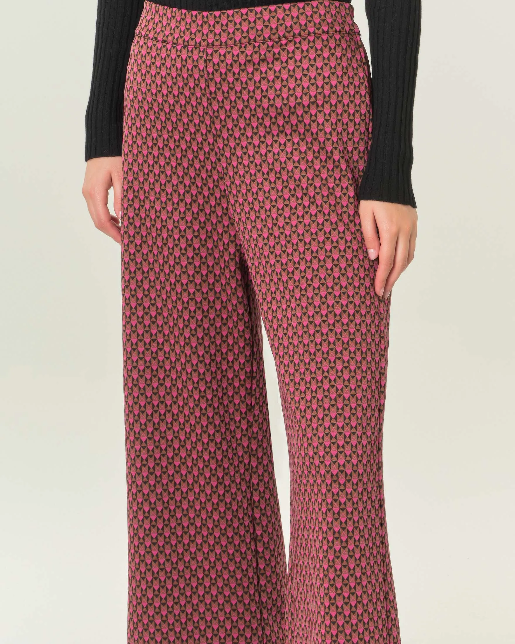 Pantalone palazzo in jersey a fantasia geometrica nera e fucsia