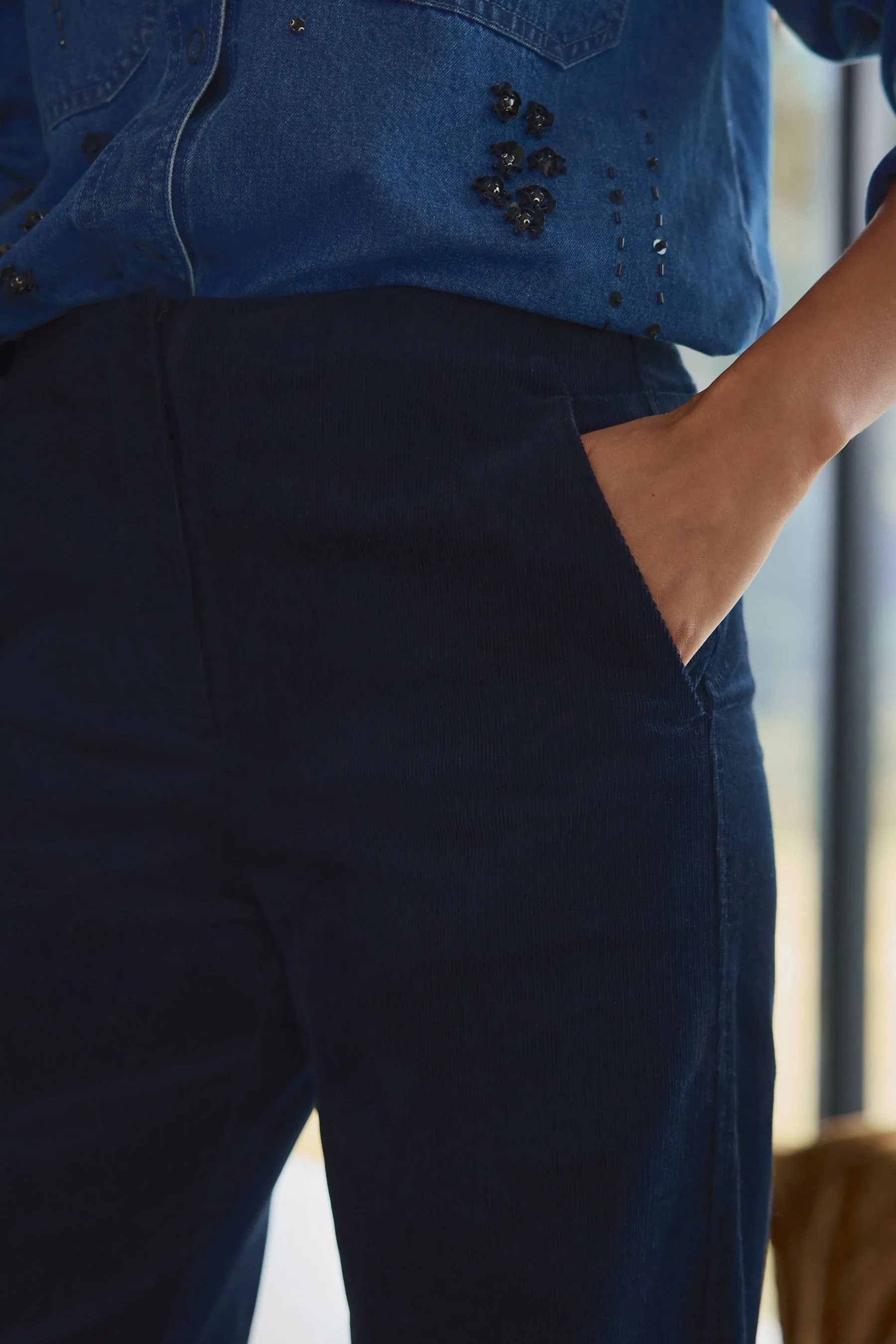 Pantaloni a fondo ampio in velluto a coste premium    