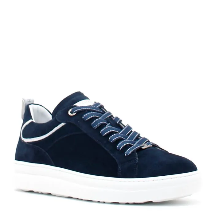 SNEAKERS IN CAMOSCIO