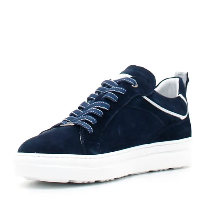 SNEAKERS IN CAMOSCIO
