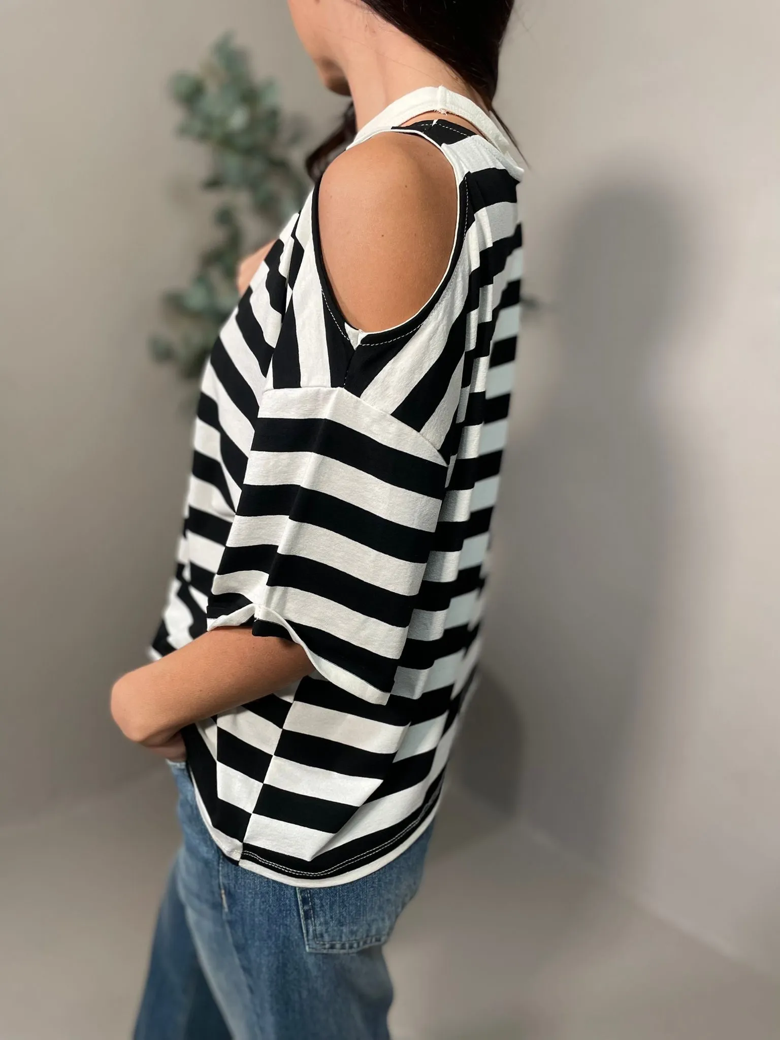 T-Shirt Cut Out Riga Alta Nera