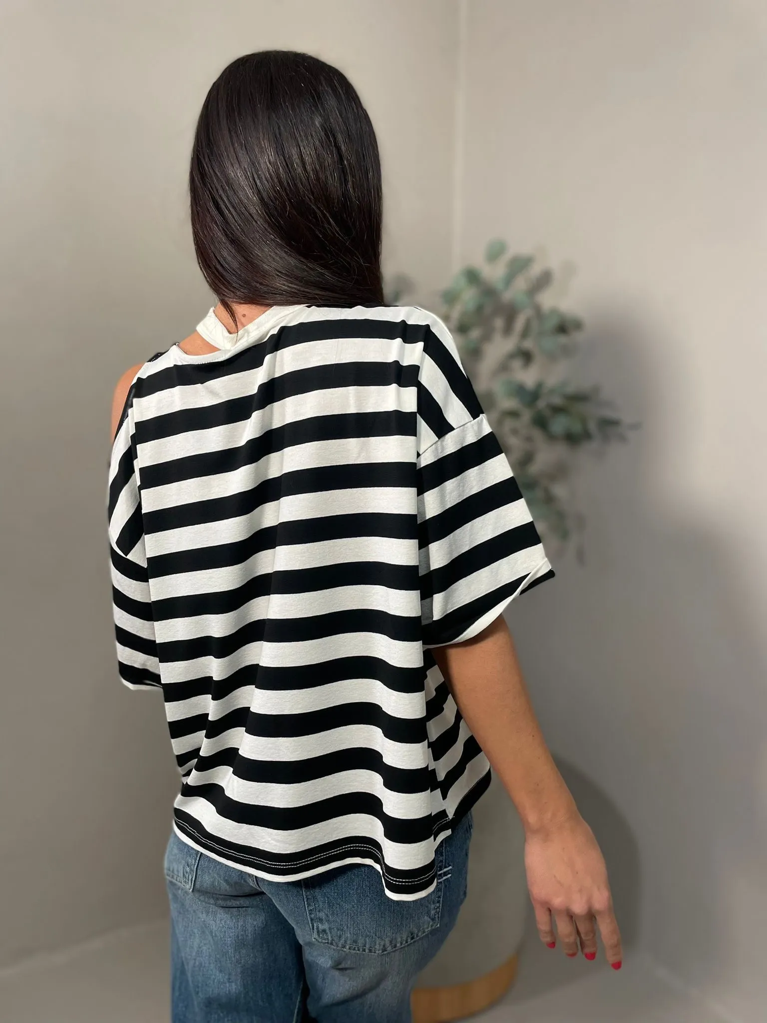 T-Shirt Cut Out Riga Alta Nera