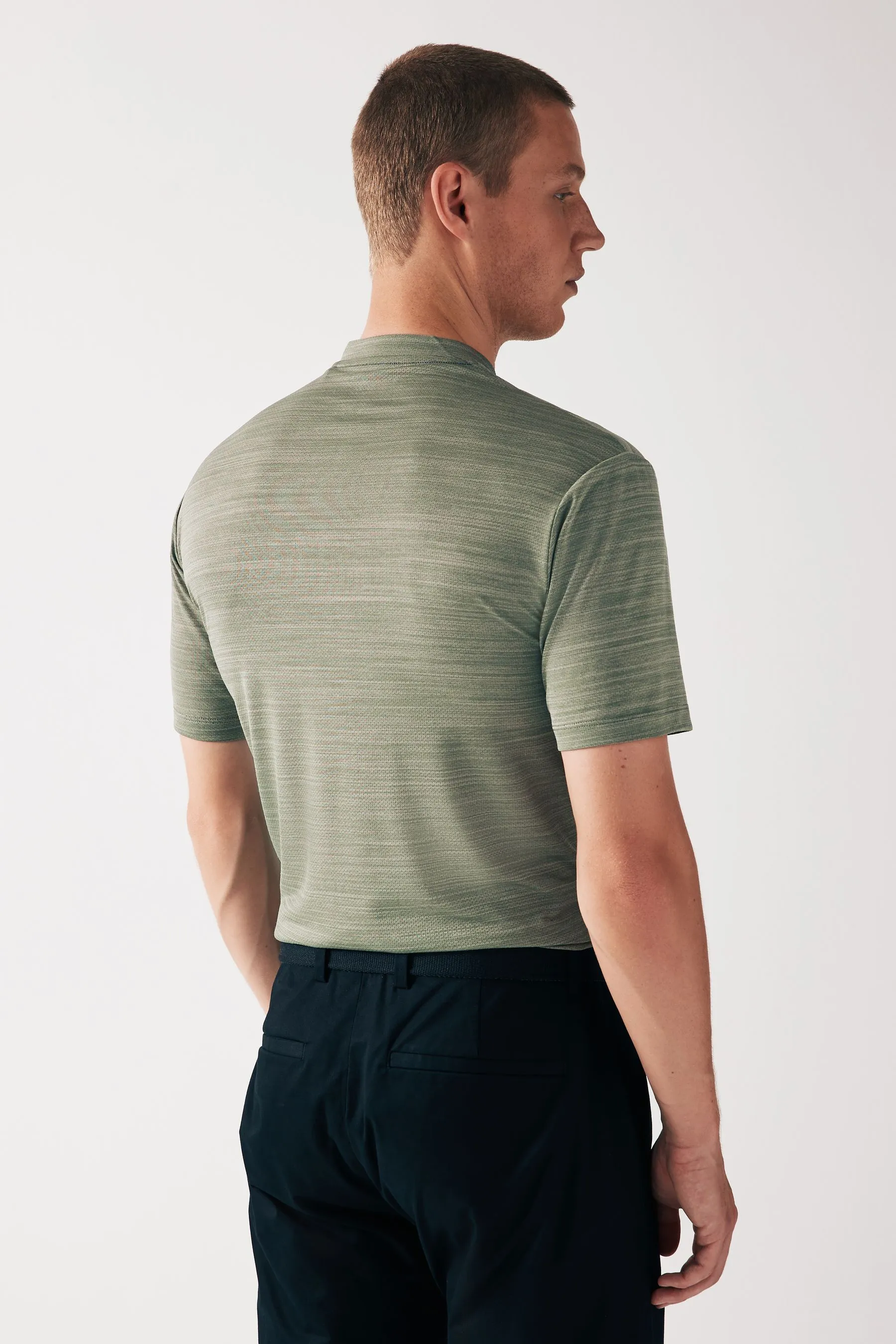 T-shirt da allenamento con colletto stile baseball