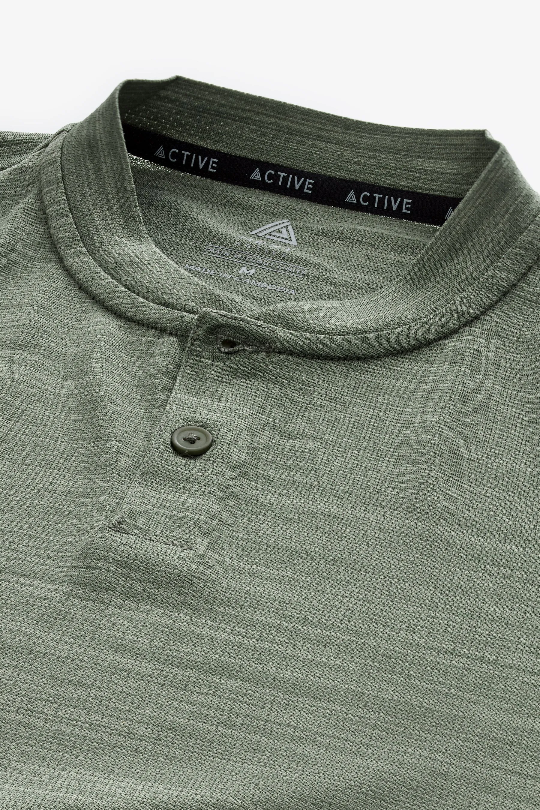 T-shirt da allenamento con colletto stile baseball